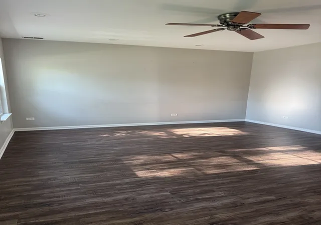 Photo 2 of Townhouse for sale at 1233 N Split Oak Cir, Round Lake Beach, IL 60073 | MLS# 12729884 | Listing updated on 2026-08-17