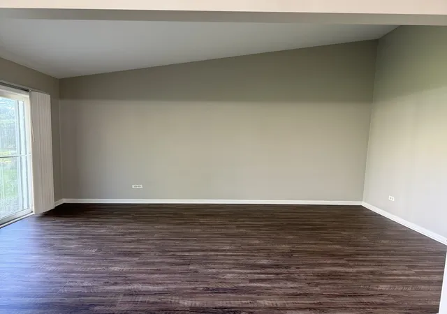 Listing Photo 4 - Condo for sale in building located at 1233 N Split Oak Cir, Round Lake Beach, IL 60073