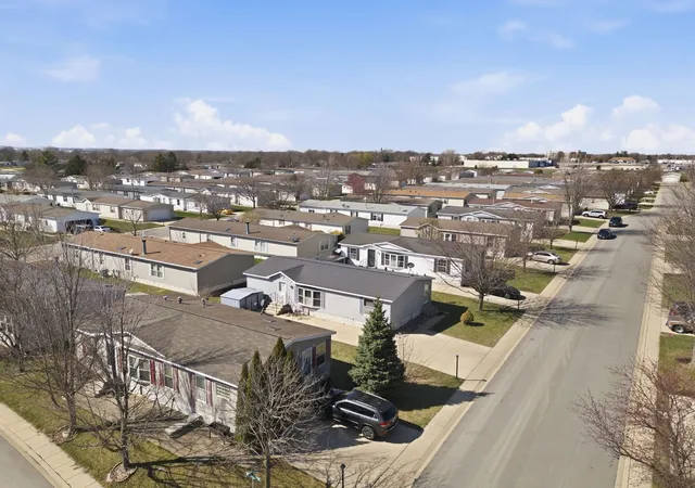 Photo 19 of Manufactured home for sale at 2295 Iris Ave, Belvidere, IL 61008 | MLS# 12729886 | Listing updated on 2026-09-01
