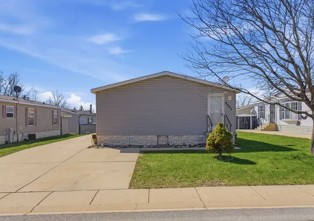 Photo 2 of Manufactured home for sale at 2295 Iris Ave, Belvidere, IL 61008 | MLS# 12729886 | Listing updated on 2026-09-01