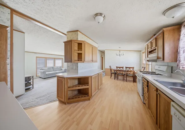 Photo 3 of Manufactured home for sale at 2295 Iris Ave, Belvidere, IL 61008 | MLS# 12729886 | Listing updated on 2026-09-01
