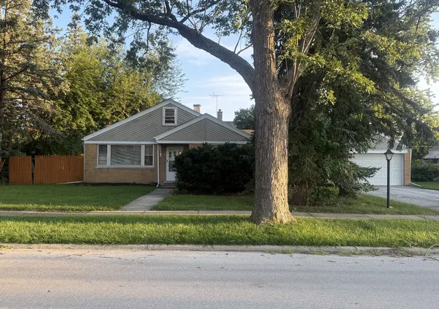 Photo 1 of Single family home for sale at 10806 S Komensky Ave, Oak Lawn, IL 60453 | MLS# 12729889 | Listing updated on 2026-08-29