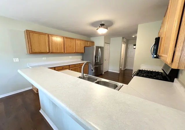 Photo 3 of Townhouse for sale at 715 Sycamore Ct, Lindenhurst, IL 60046 | MLS# 12729897 | Listing updated on 2026-08-16