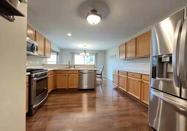 Photo 4 of Townhouse for sale at 715 Sycamore Ct, Lindenhurst, IL 60046 | MLS# 12729897 | Listing updated on 2026-08-16