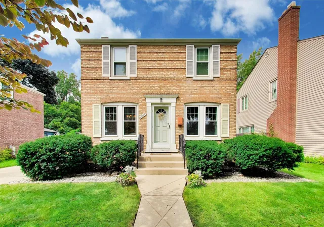 Photo 1 of Sale Pending at 2004 Newton Ave, Park Ridge, IL 60068 | MLS# 12729914 | Listing updated on 2026-09-23