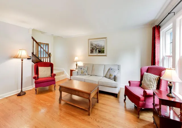 Photo 4 of Sale Pending at 2004 Newton Ave, Park Ridge, IL 60068 | MLS# 12729914 | Listing updated on 2026-09-23