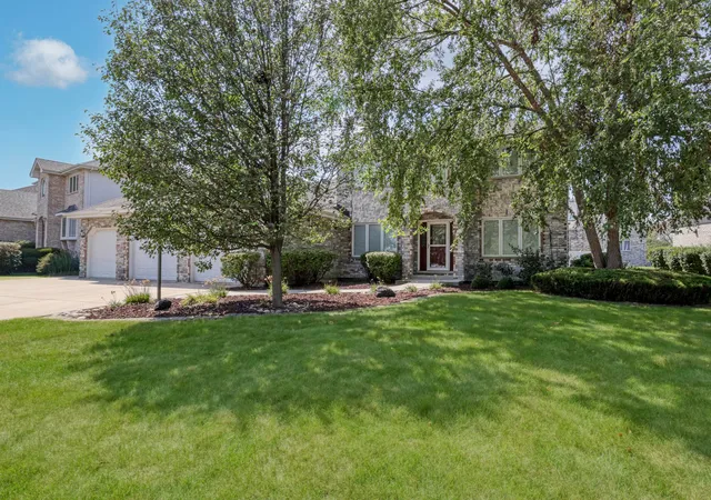 Photo 3 of Single family home for sale at 17316 92nd Avenue, Tinley Park, IL 60487 | MLS# 12729924 | Listing updated on 2026-09-30