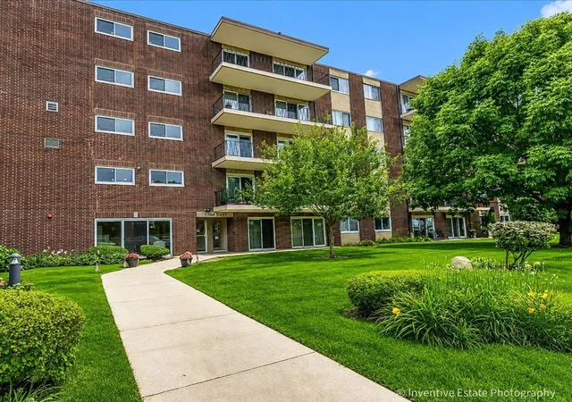 Condo for sale at 5300 Walnut Ave #22B, Downers Grove, IL 60515 | MLS# 12729929