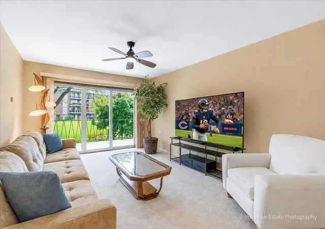Listing Photo 3 - Condo for sale in building located at 5300 Walnut Ave, Downers Grove, IL 60515 - Unit #22B