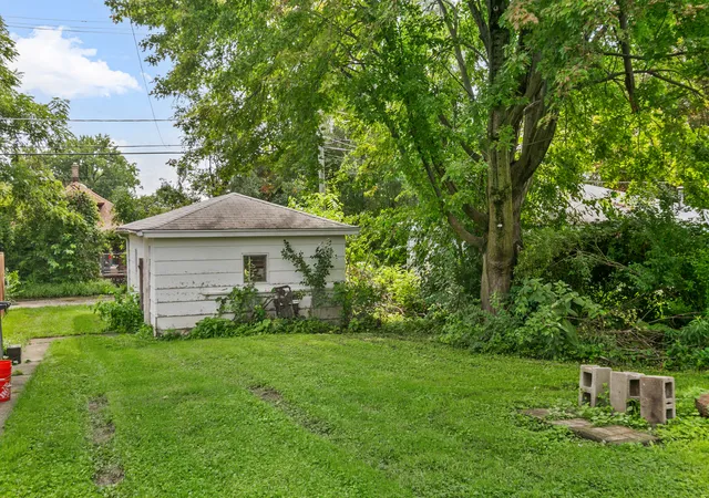 Photo 2 of Single family home for sale at 1716 N Hickory St, Crest Hill, IL 60403 | MLS# 12729932 | Listing updated on 2026-09-19