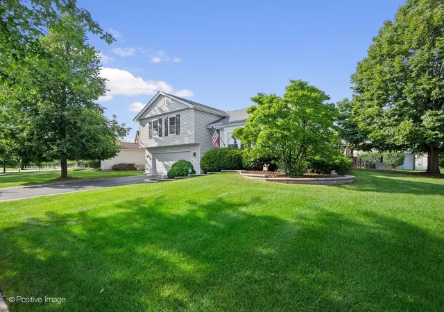 Photo 2 of Single family home for sale at 575 Adare Rd, Bartlett, IL 60103 | MLS# 12729934 | Listing updated on 2026-09-13