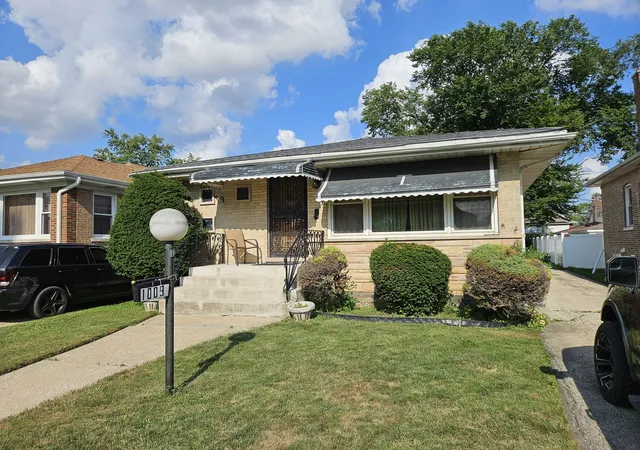 Single family home for sale at 1009 24th Avenue, Bellwood, IL 60104 | MLS# 12729941