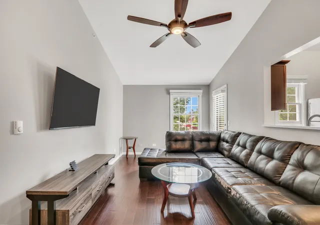 Listing Photo 3 - Condo for sale in building located at 541 Leah Ln, Woodstock, IL 60098 - Unit #2C
