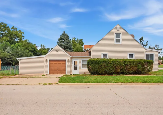 2nd image of 132 S Weston Ave, Elgin, IL 60123 | MLS# 12729992