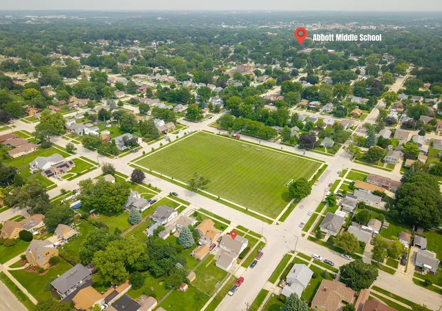 30th image of 132 S Weston Ave, Elgin, IL 60123 | MLS# 12729992