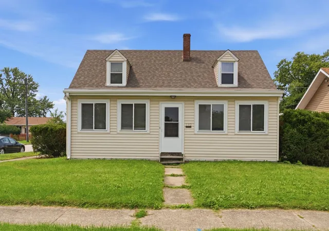 3rd image of 132 S Weston Ave, Elgin, IL 60123 | MLS# 12729992