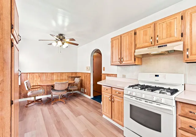 4th image of 132 S Weston Ave, Elgin, IL 60123 | MLS# 12729992