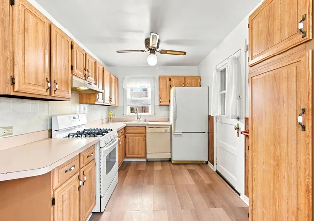 5th image of 132 S Weston Ave, Elgin, IL 60123 | MLS# 12729992