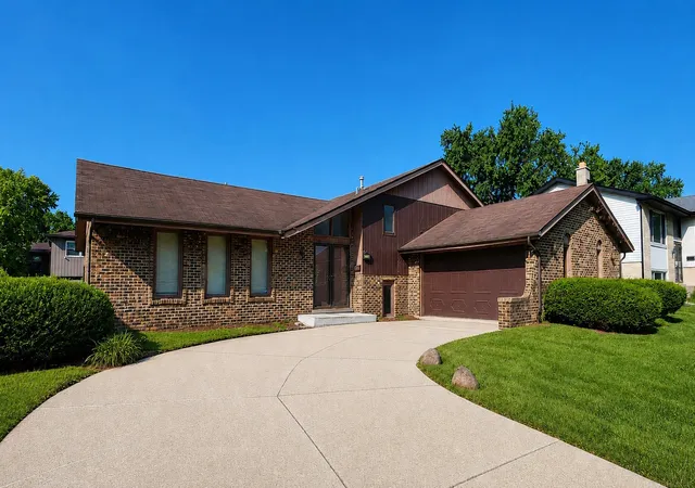 Photo 2 of Single family home for sale at 715 E 193rd Place, Glenwood, IL 60425 | MLS# 12730000 | Listing updated on 2026-09-23