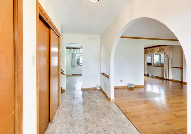 Photo 2 of Single family home for sale at 4332 W 118th Place, Alsip, IL 60803 | MLS# 12730019 | Listing updated on 2026-09-16