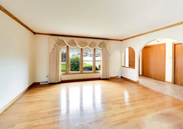 Photo 3 of Single family home for sale at 4332 W 118th Place, Alsip, IL 60803 | MLS# 12730019 | Listing updated on 2026-09-16