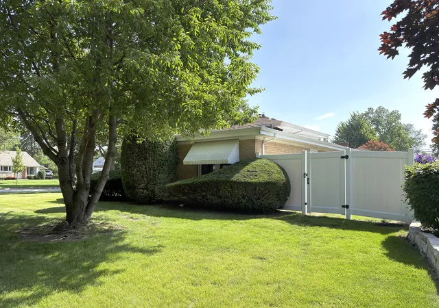 Photo 3 of Single family home for sale at 801 S See Gwun Ave, Mount Prospect, IL 60056 | MLS# 12730037 | Listing updated on 2026-08-17