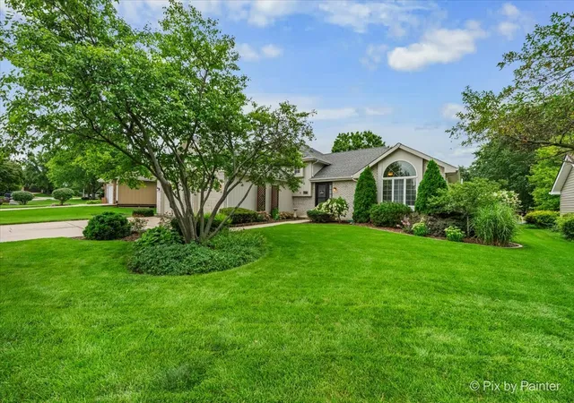 Photo 2 of Single family home for sale at 708 Ravinia Dr, Shorewood, IL 60404 | MLS# 12730039 | Listing updated on 2026-10-04