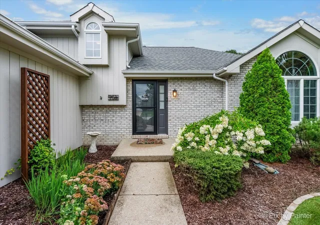 Photo 3 of Single family home for sale at 708 Ravinia Dr, Shorewood, IL 60404 | MLS# 12730039 | Listing updated on 2026-10-04