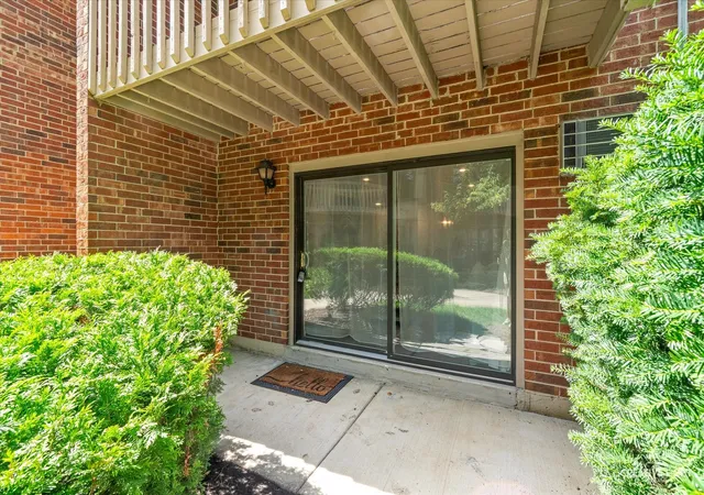 Photo 16 of Condo for sale at 2370 Abbeywood Dr #B, Lisle, IL 60532 | MLS# 12730051 | Listing updated on 2026-08-17