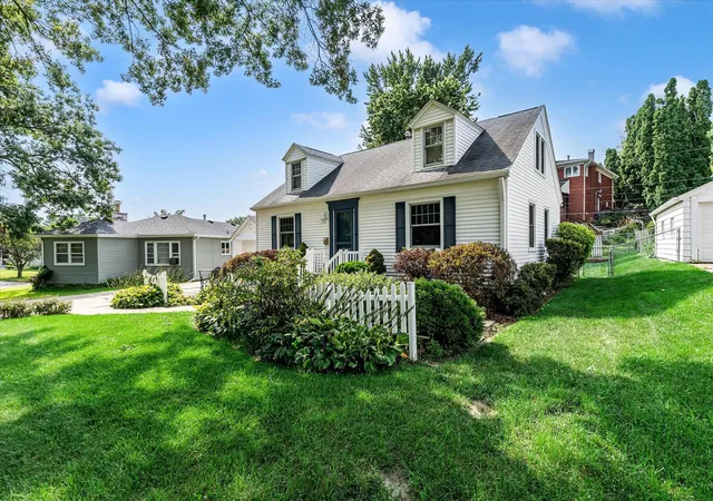 3rd image of 3248 14Th St, Rock Island, IL 61201 | MLS# 12730076