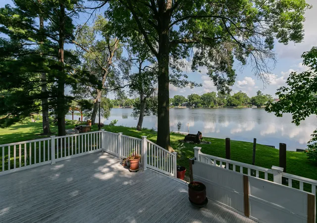 Photo 2 of Sale Pending at 1703 S Shore Dr, Moline, IL 61265 | MLS# 12730078 | Listing updated on 2026-09-12