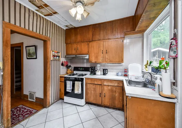 Photo 3 of Sale Pending at 649 Hill Ave, Glen Ellyn, IL 60137 | MLS# 12730079 | Listing updated on 2026-09-13