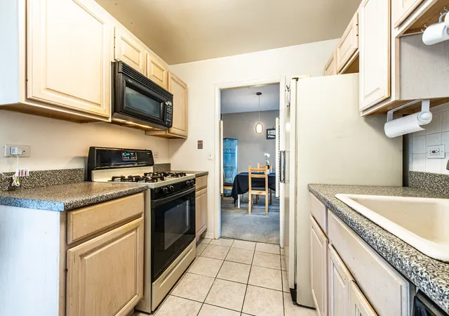 Photo 4 of Sale Pending at 700 Wellington Ave #409, Elk Grove Village, IL 60007 | MLS# 12730097 | Listing updated on 2026-09-24
