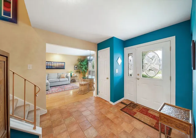 Photo 2 of Single family home for sale at 1170 Green Knls Dr, Buffalo Grove, IL 60089 | MLS# 12730134 | Listing updated on 2026-09-01