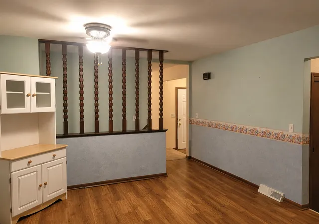 Photo 4 of Single family home for sale at 435 33rd Avenue, East Moline, IL 61244 | MLS# 12730136 | Listing updated on 2026-09-30