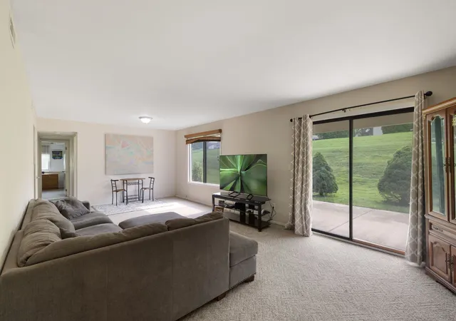 Listing Photo 1 - Condo for sale in building located at 508 Waters Edge Dr, Mchenry, IL 60050 - Unit #D