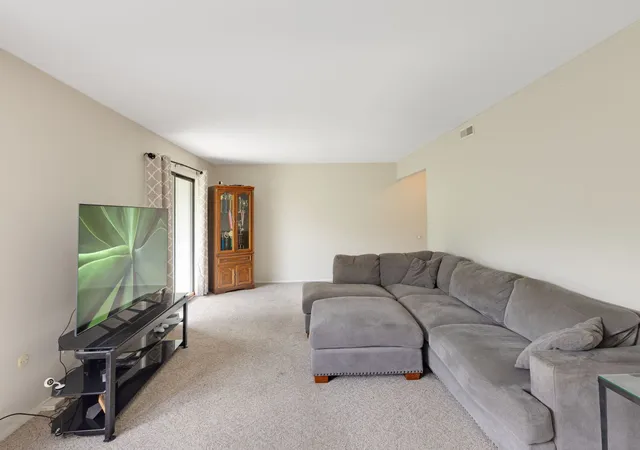 Photo 4 of Condo for sale at 508 Waters Edge Dr #D, Mc Henry, IL 60050 | MLS# 12730189 | Listing updated on 2026-10-07