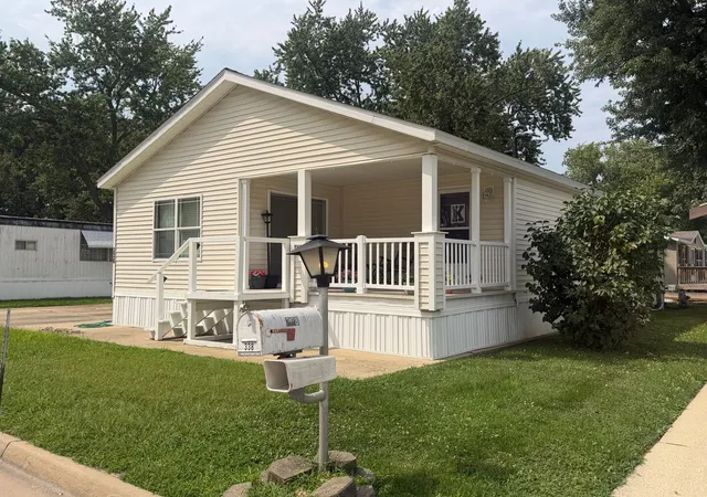 2nd image of 336 Avenue F, Bloomington, IL 61704 | MLS# 12730253