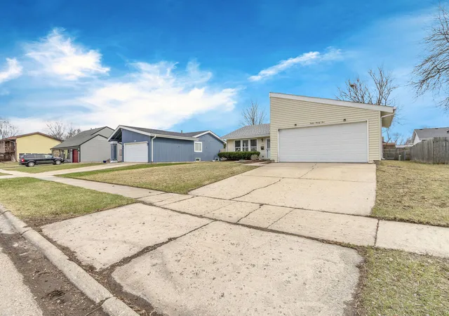 Photo 3 of Single family home for sale at 1295 Foxcroft Dr, Aurora, IL 60506 | MLS# 12730283 | Listing updated on 2026-09-01