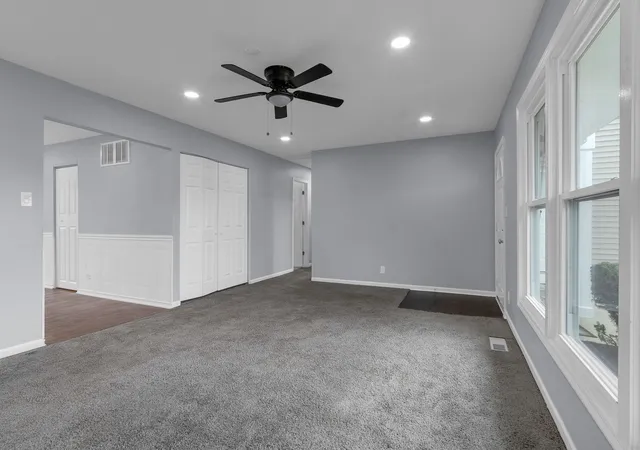 Photo 4 of Single family home for sale at 1295 Foxcroft Dr, Aurora, IL 60506 | MLS# 12730283 | Listing updated on 2026-09-01