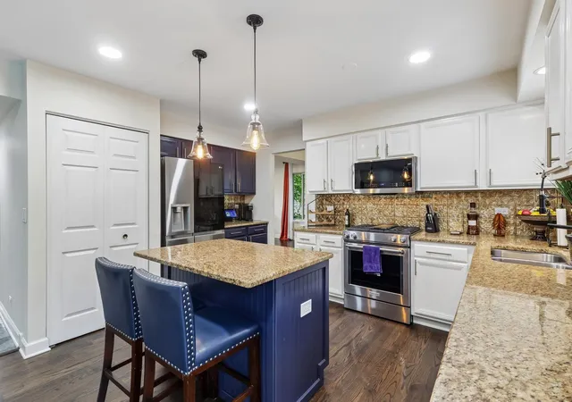Photo 4 of Single family home for sale at 18106 W Hampshire Dr, Gurnee, IL 60031 | MLS# 12730286 | Listing updated on 2026-09-16