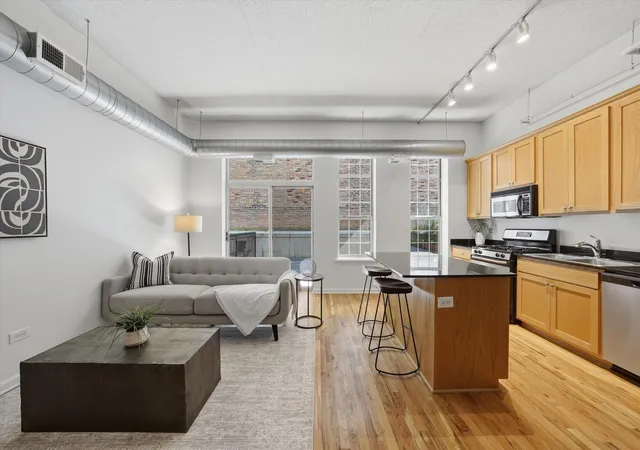 2nd image of 1919 S Michigan Ave #208, Chicago, IL 60616 | MLS# 12730301