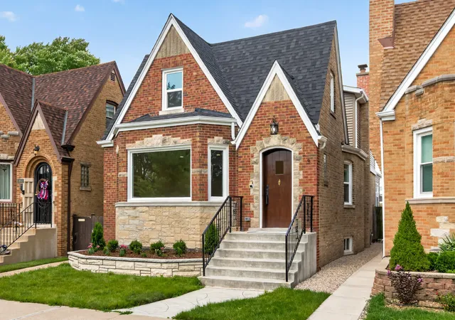 Photo 2 of Single family home for sale at 5852 W Newport Ave, Chicago, IL 60634 | MLS# 12730317 | Listing updated on 2026-09-16
