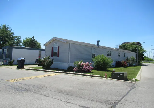Photo 2 of Manufactured home for sale at 8800 S Harlem Ave #1992, Bridgeview, IL 60455 | MLS# 12730329 | Listing updated on 2026-08-17