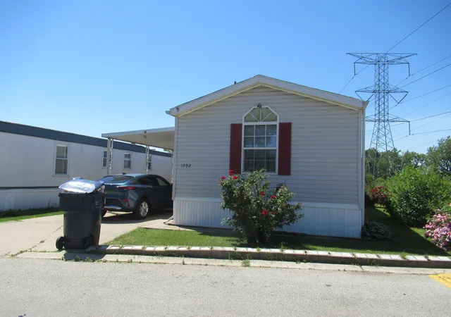 Photo 3 of Manufactured home for sale at 8800 S Harlem Ave #1992, Bridgeview, IL 60455 | MLS# 12730329 | Listing updated on 2026-08-17