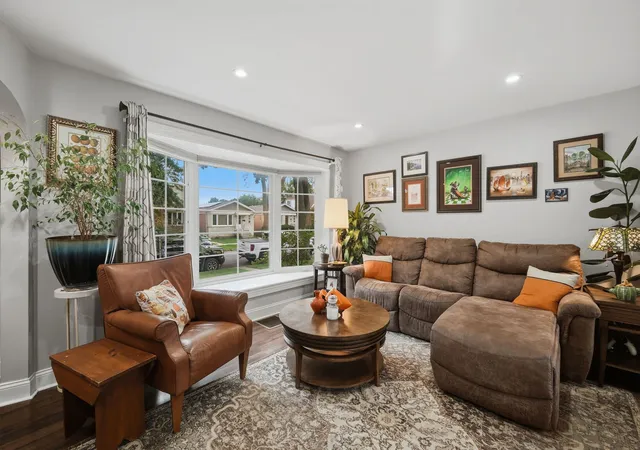 Photo 3 of Single family home for sale at 5046 N Rutherford Ave, Chicago, IL 60656 | MLS# 12730341 | Listing updated on 2026-09-29