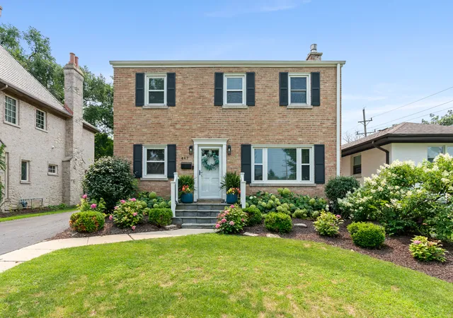 Photo 1 of Single family home for sale at 447 Ridge Ave, Clarendon Hills, IL 60514 | MLS# 12730375 | Listing updated on 2026-08-16