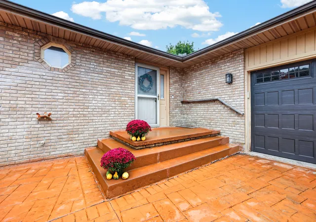Photo 2 of Single family home for sale at 1512 Courtland Ave, Normal, IL 61761 | MLS# 12730398 | Listing updated on 2026-10-06