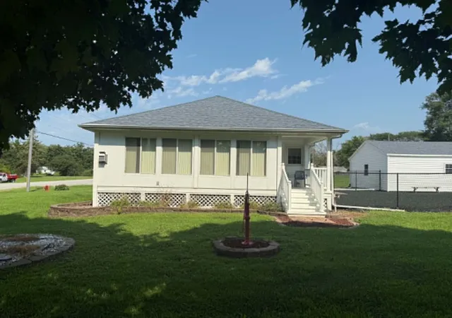 Photo 3 of Single family home for sale at 206 6th Avenue E, Andalusia, IL 61232 | MLS# 12730399 | Listing updated on 2026-08-31