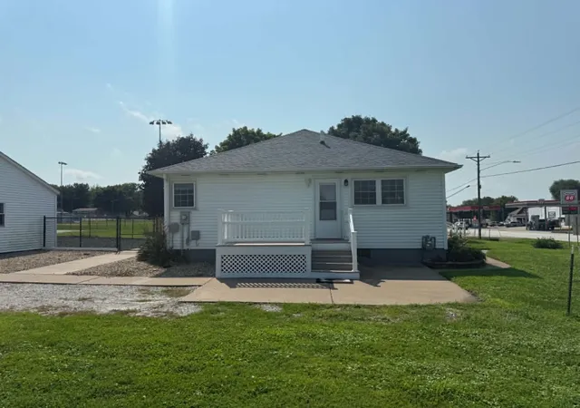 Photo 4 of Single family home for sale at 206 6th Avenue E, Andalusia, IL 61232 | MLS# 12730399 | Listing updated on 2026-08-31